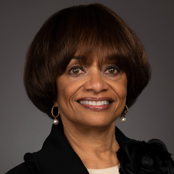 Expert profile image of Linda Walker Bynoe, Independent Director - Board of Directors